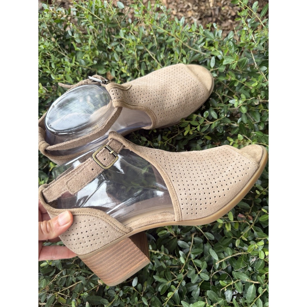 Koolaburra By UGG Ashlyn Tan Suede Cutout Peep Toe Buckle Block Heel Sandals 8.5